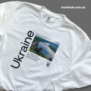 Качественная ДТФ печать на белых свитшотах с надписью 