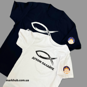 Персональная футболка для профессиональных моментов: логотип вашей компании и принт, готовые к поддержке вашей успешной карьеры.