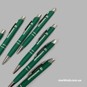 Брендирование ручек с использованием технологии лазерной гравировки с логотипом футбольного клуба 