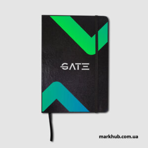 Дневник, оформленный уникальной градиентной печатью, представляет собой выражение стиля и элегантности для бренда 