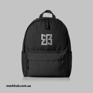 Нанесение минималистичного изображения на рюкзак, олицетворяющий эстетику и стиль в каждой детали