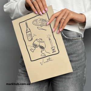 Элегантная печать на коже: авторский линейный рисунок бокалов вина, бутылки и свечи. Пример современной технологии нанесения дизайна на кожу от markhub.com.ua